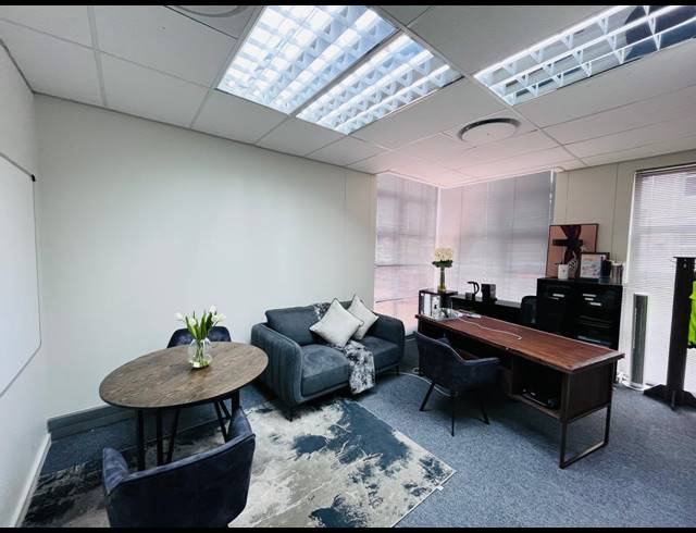 279M² OFFICE FOR SALE IN FOURWAYS